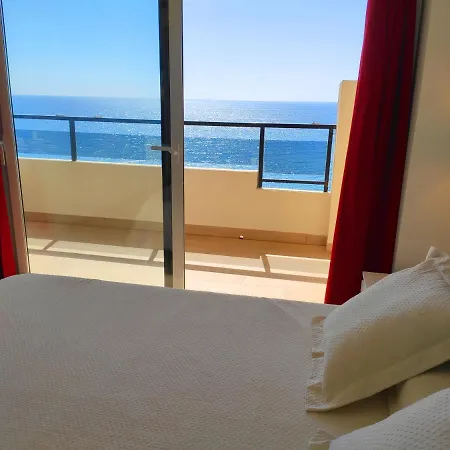 Beachfront Luxury: Sea View *