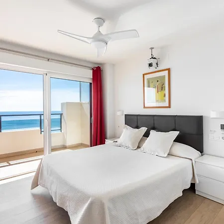 Beachfront -- New Luxury -- 1ª Linea Playa -- Center -- Private Parking -- Panoramic Sea Views -- דירה