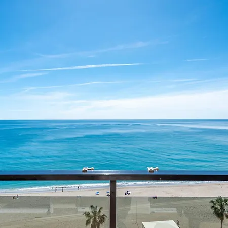 דירה Beachfront -- New Luxury -- 1ª Linea Playa -- Center -- Private Parking -- Panoramic Sea Views -- פואנגירולה