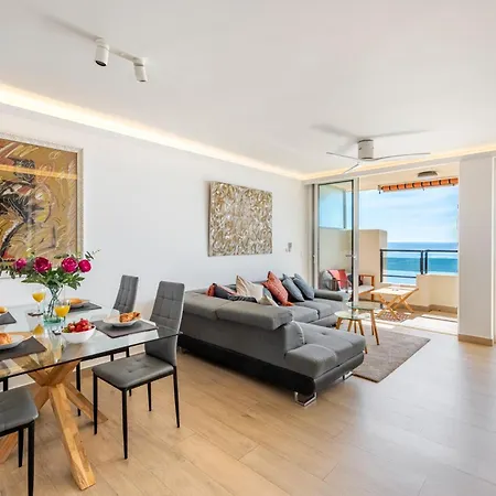 Beachfront -- New Luxury -- 1ª Linea Playa -- Center -- Private Parking -- Panoramic Sea Views -- * פואנגירולה