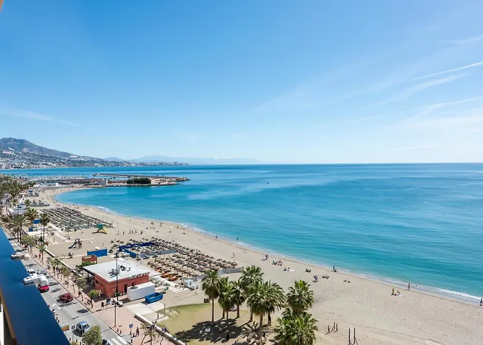 Beachfront Luxury: Sea View Fuengirola
